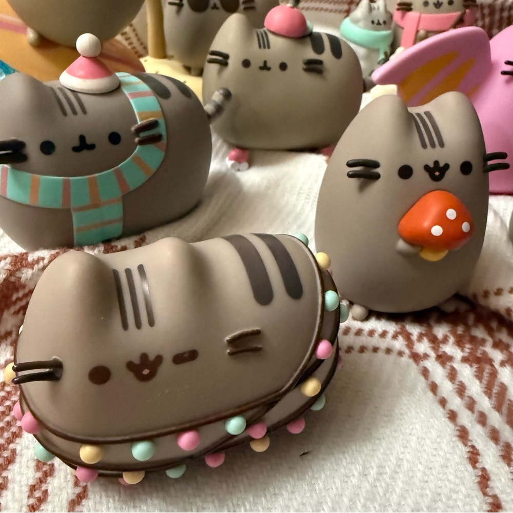 Pusheen Box exclusive 12 collective figurines bat mermaid surfing snow mushroom - Picture 2 of 6